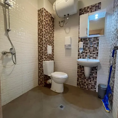 Colonel 937 Apartment *